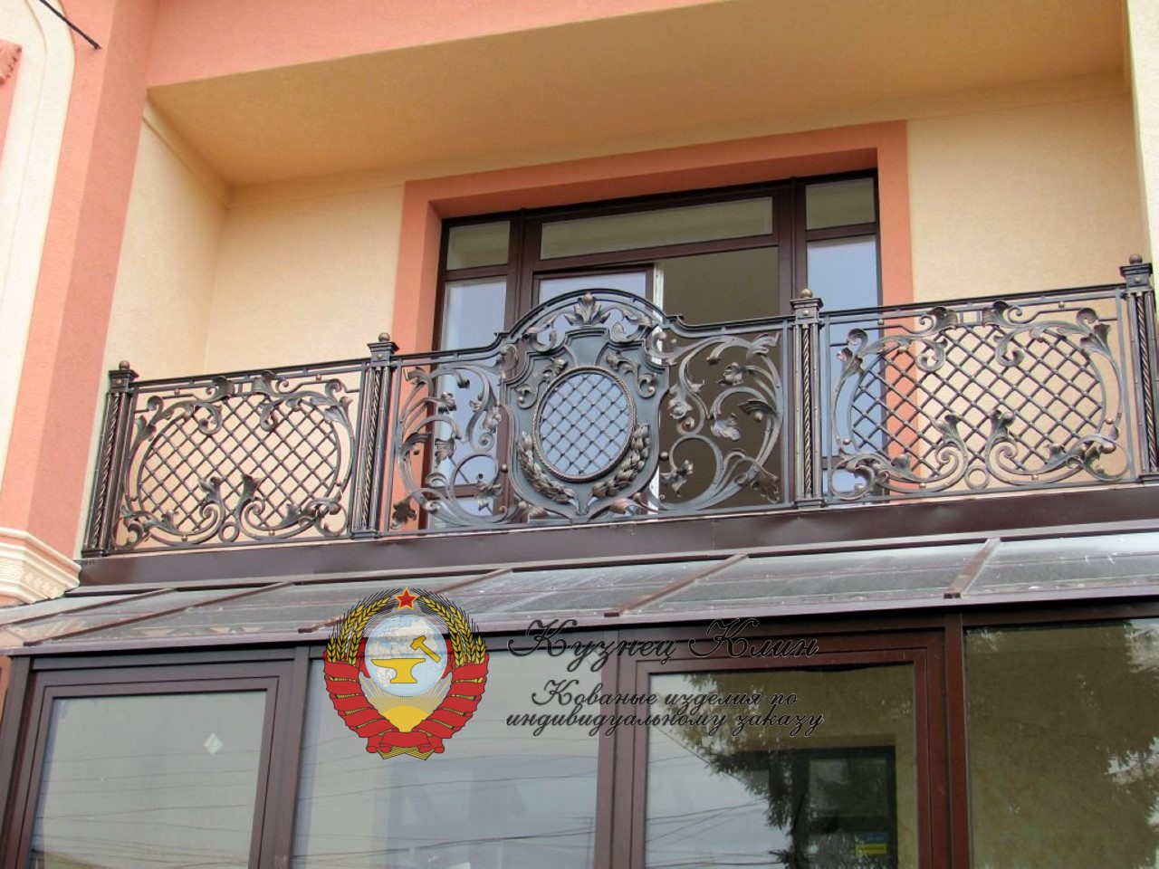 Кованый балкон греческая сетка