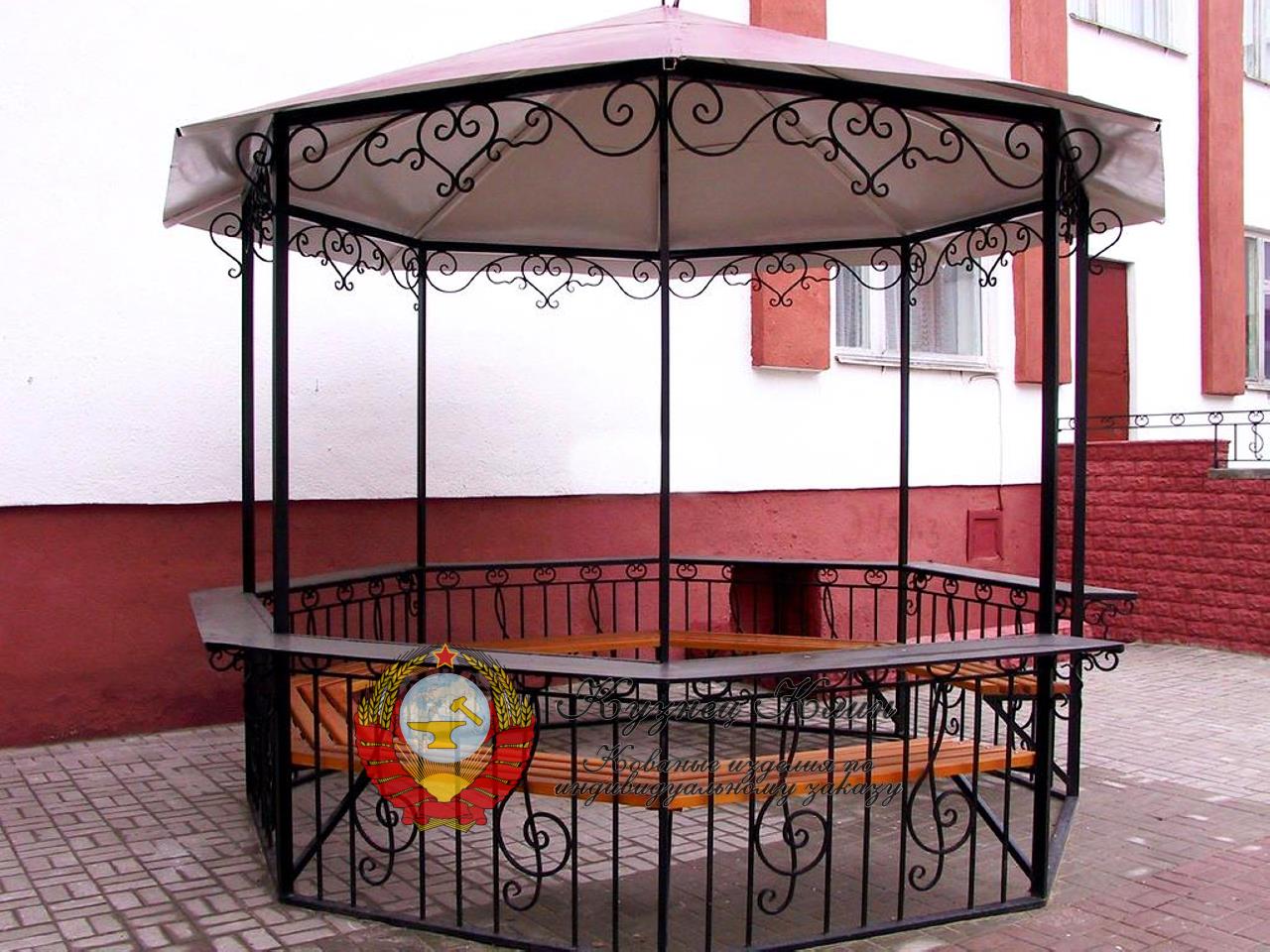 Кованая беседка курилка с подоконником