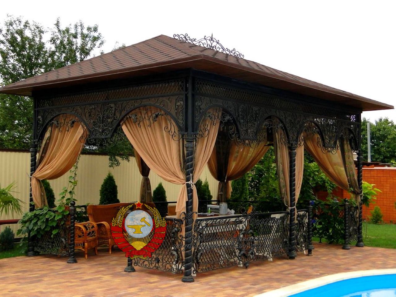 Кованая беседка столовая