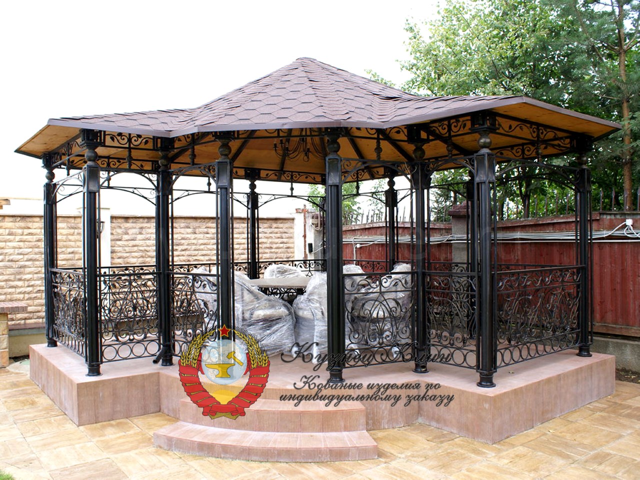 Кованая беседка угловая