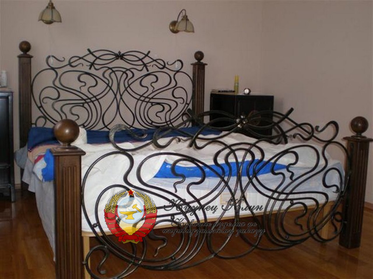 Кованая кровать дубовые ножки