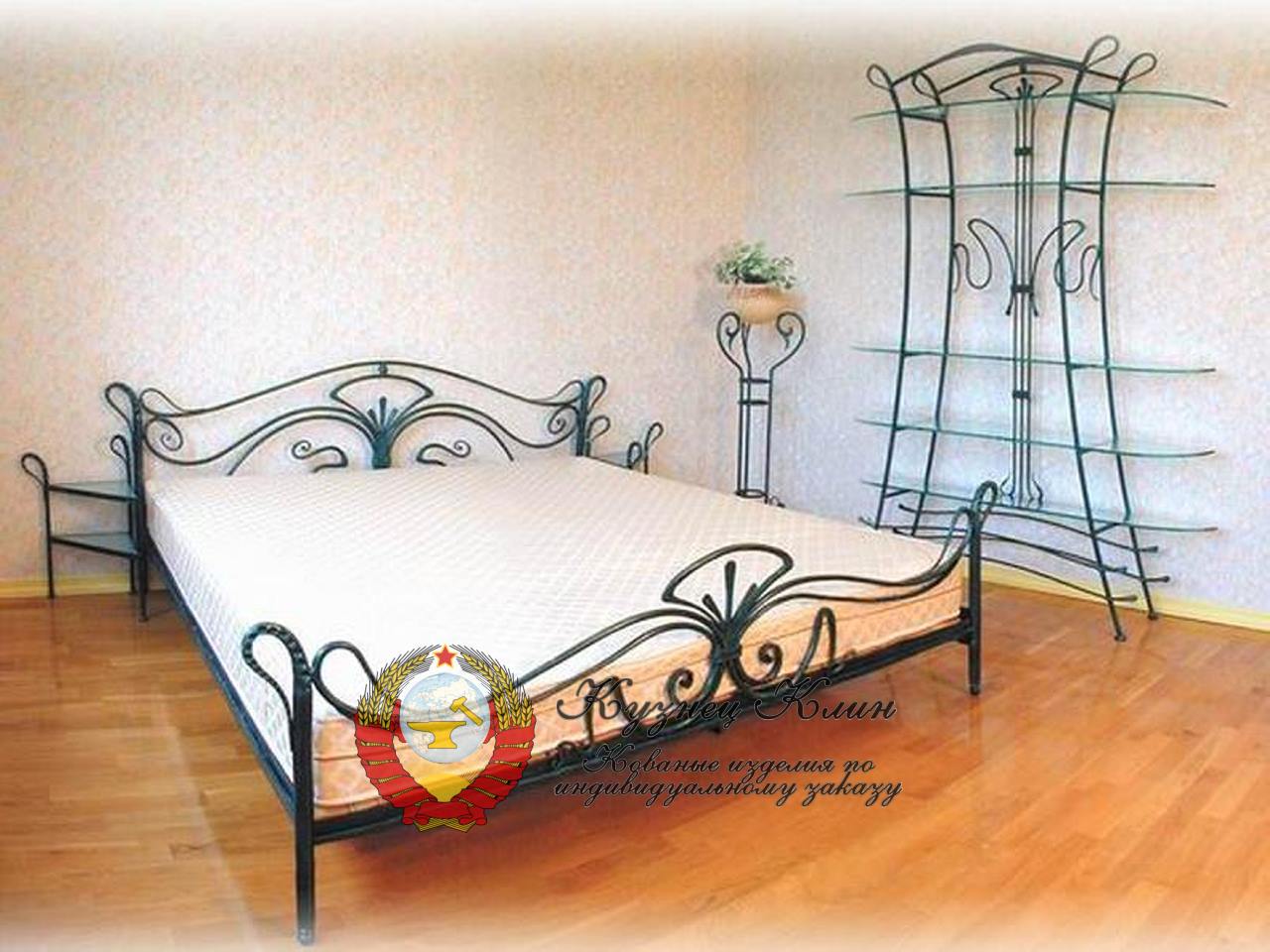 Кованая кровать низкая