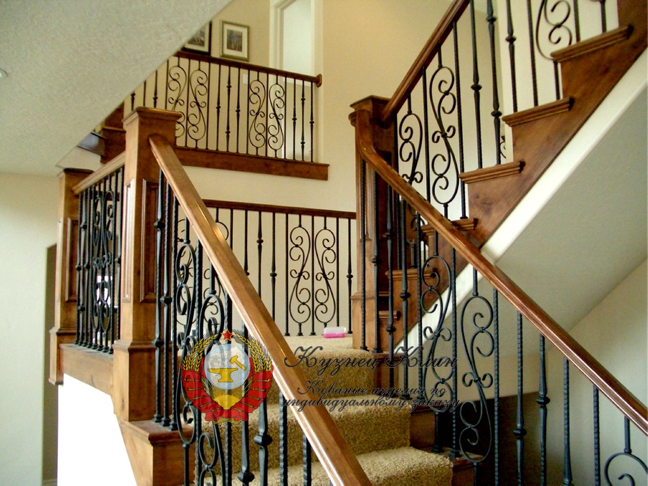 Дубовые перила с ковкой
