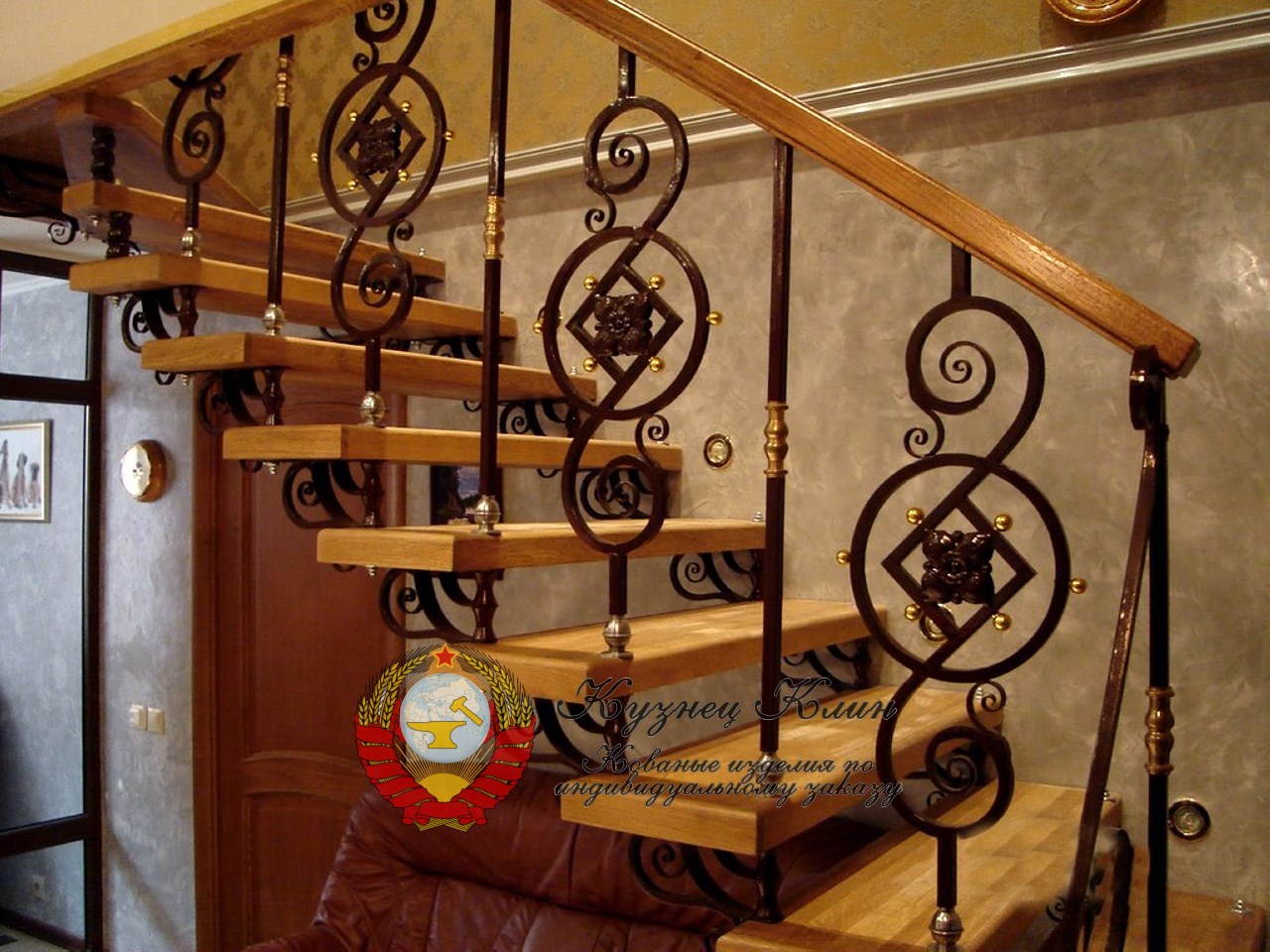 Кованые перила и лестница