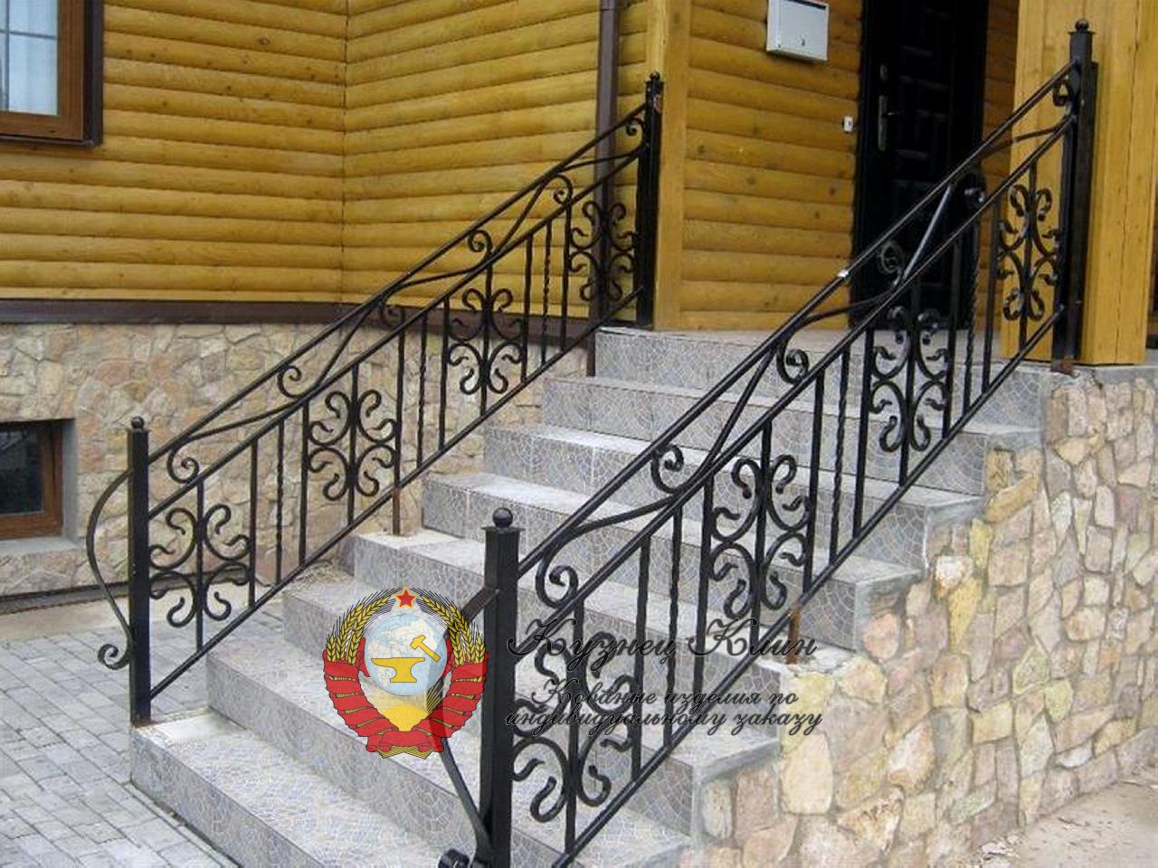 Кованые перила на ступени
