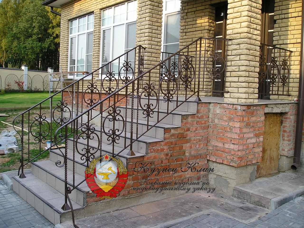 Кованые перила улица