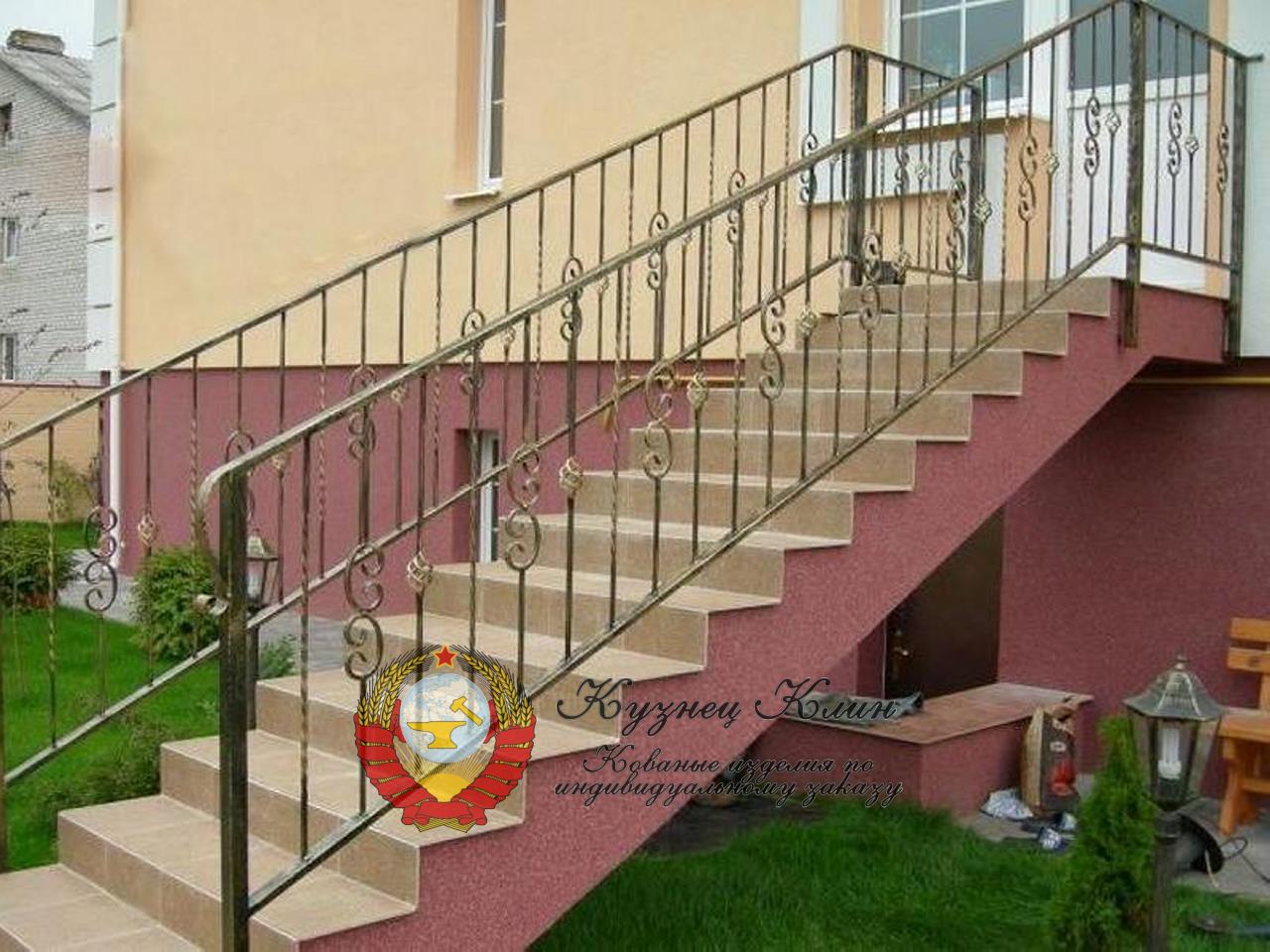 Уличные перила бронза