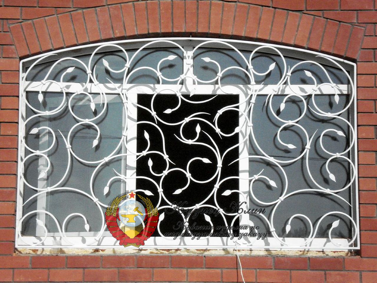 Кованая решетка белая
