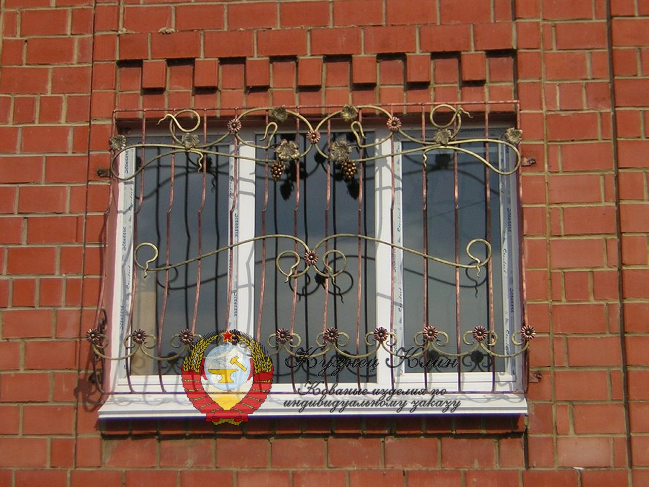 Кованая решетка виноград с наружним крепежом