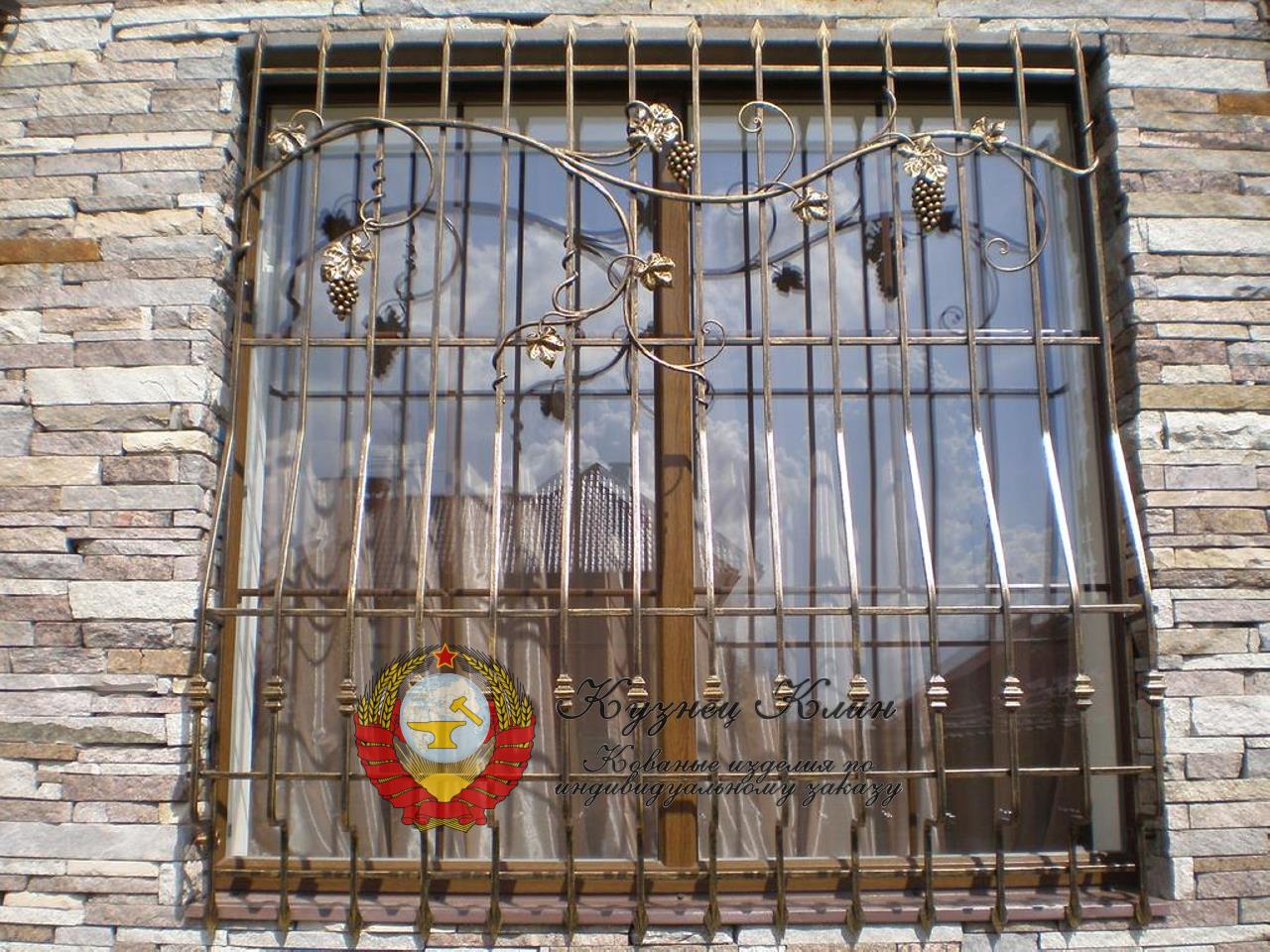 Кованая решетка дутая с гроздью винограда