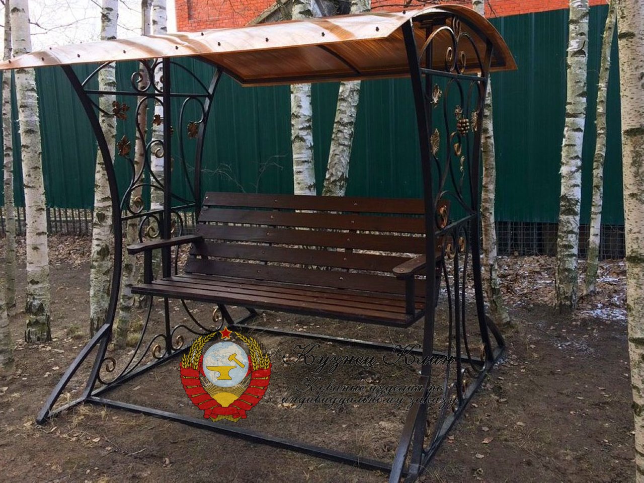 Кованые качели простые с навесом