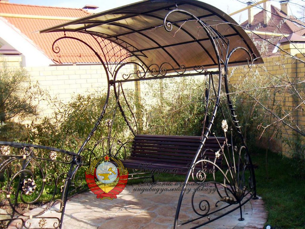 Кованые качели с боковыми упорами