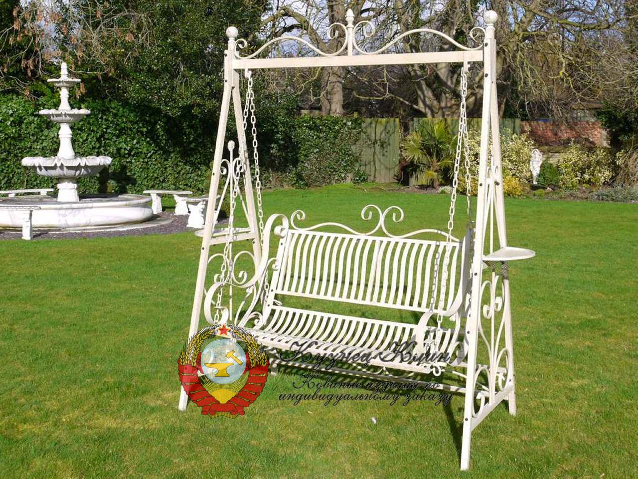 Кованые качели садовые белые