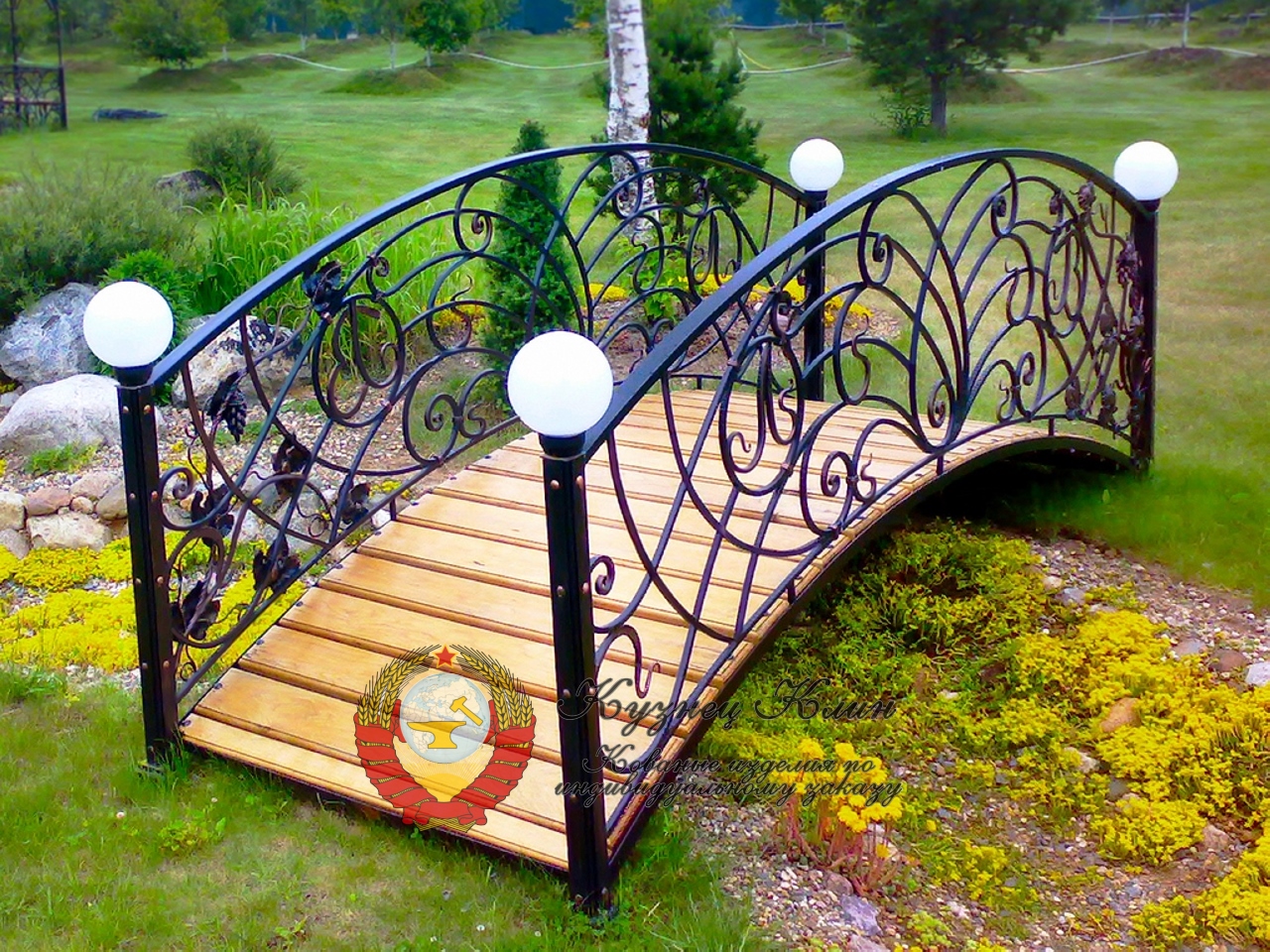 Кованый мостик с фонорями
