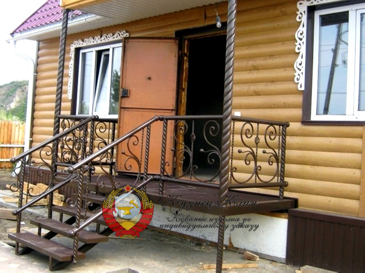 Кованые перидла на металлическе крыльцо