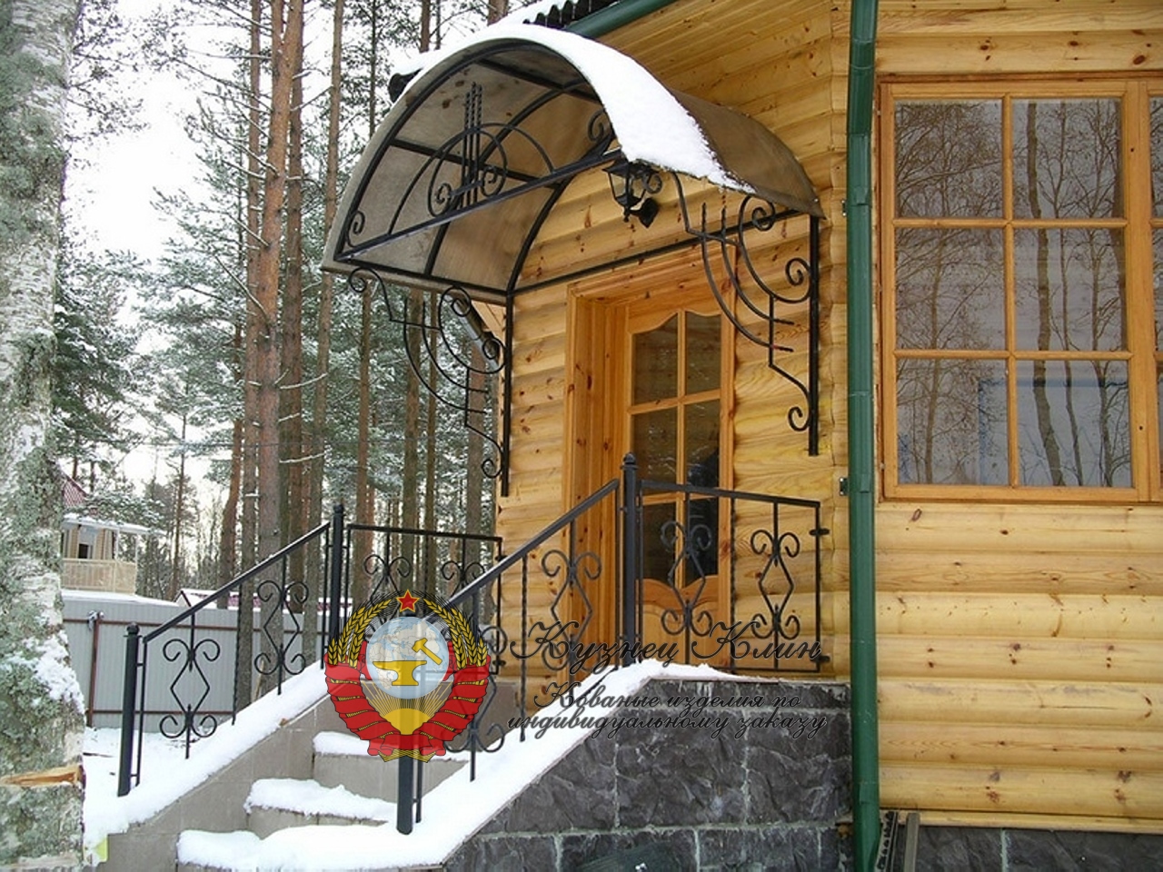 Кованые перила и козырек