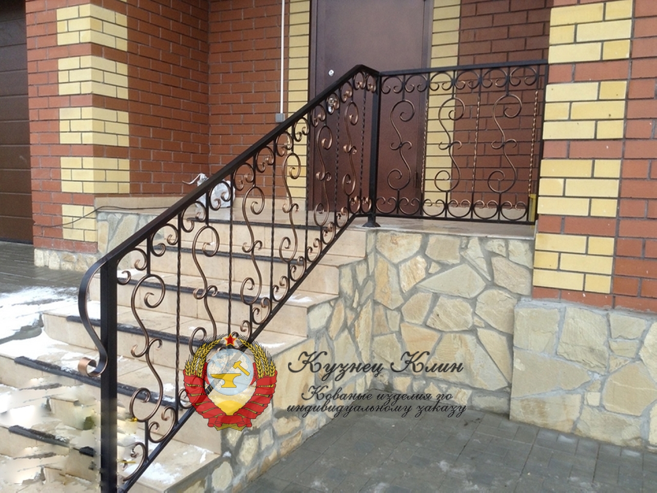 Кованые перила с простым рисунком