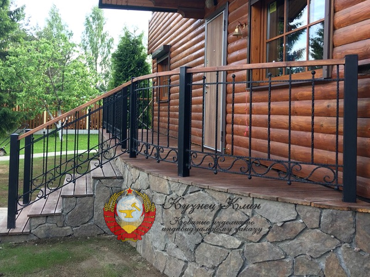 Металлические перила в строгом сьтле