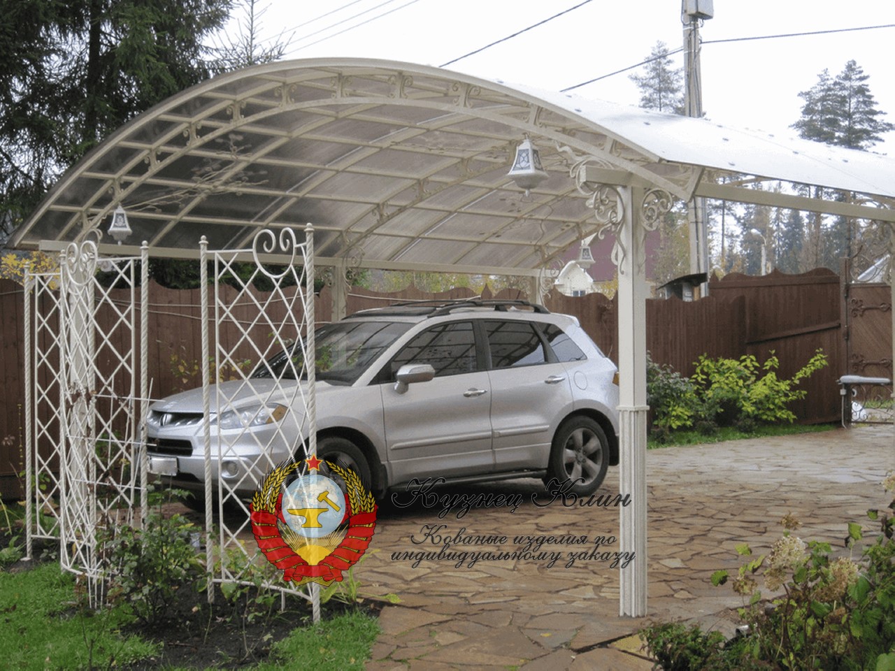 Автонавес кованый белый с наборными столбами