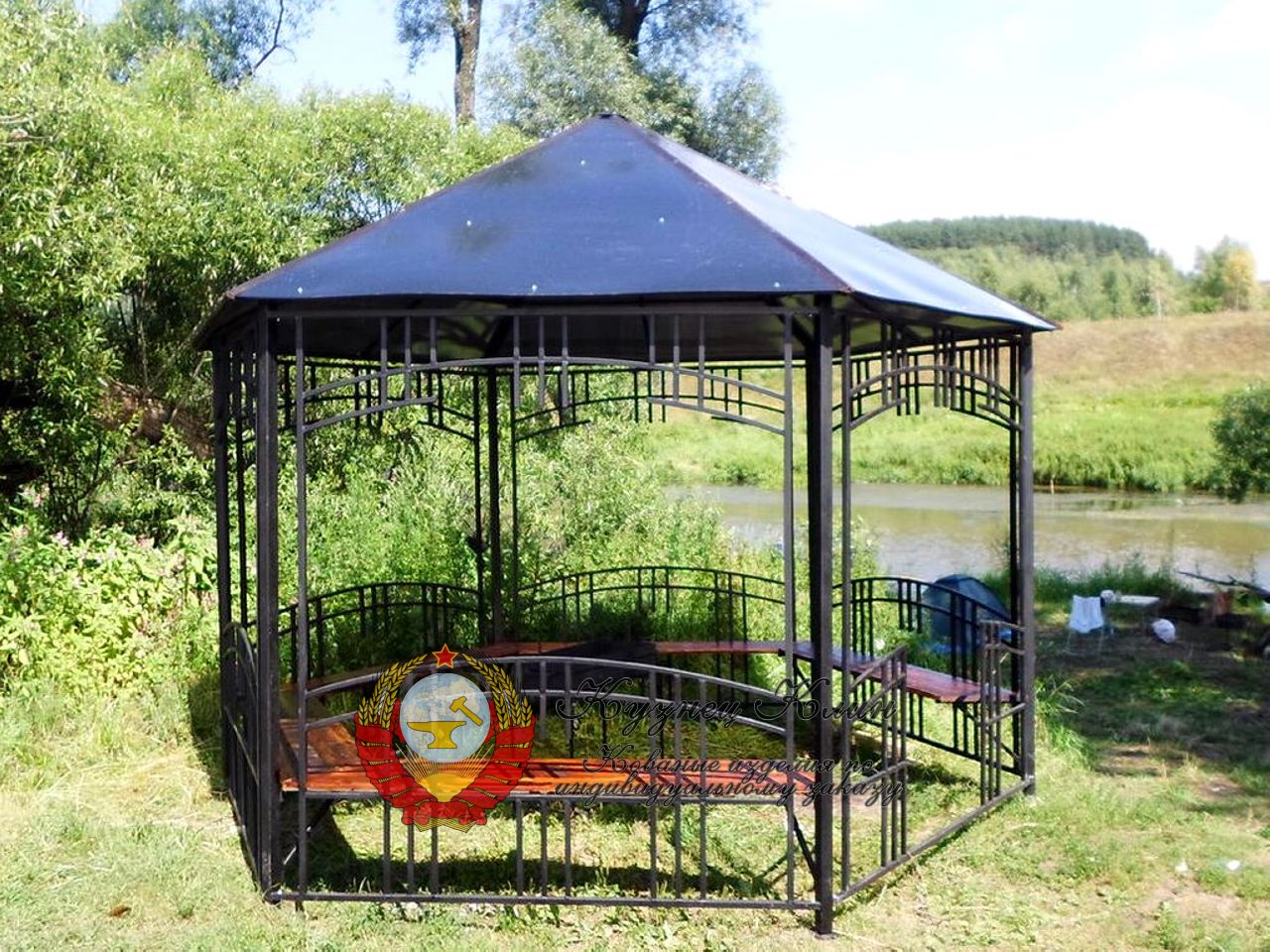 Беседка с лавочками простая