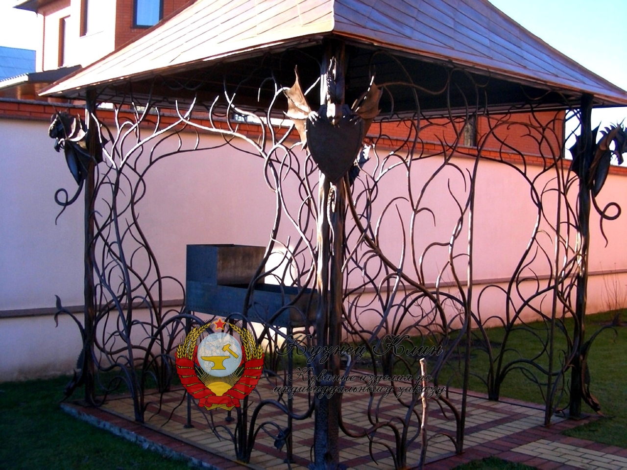 Кованая беседка работа дизайнера