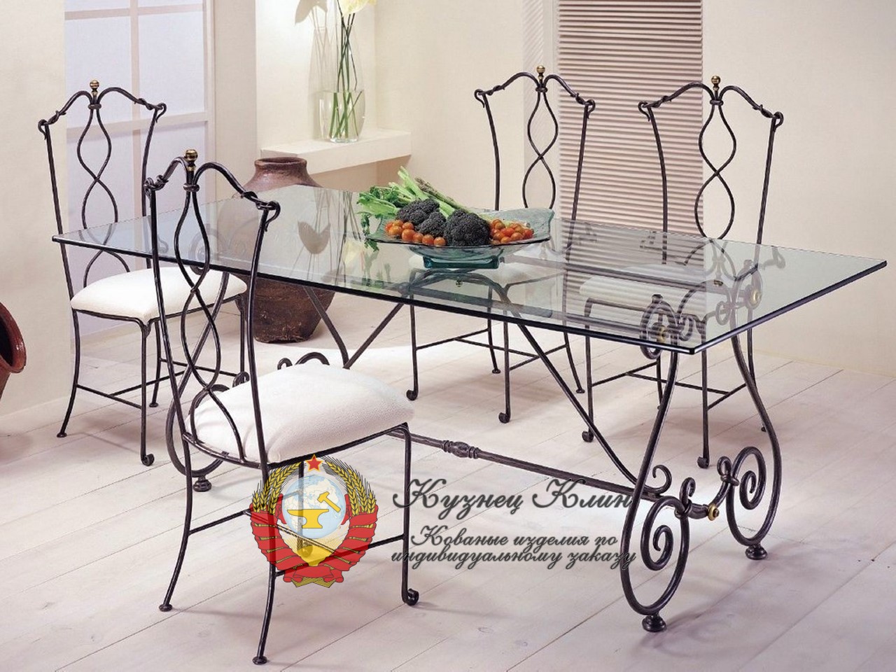Кованый стол и стулья Италия