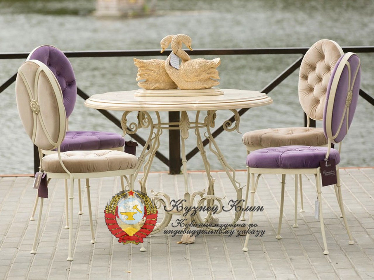Кованый стол и стулья уличный