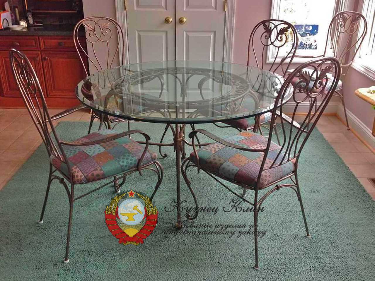 Кованый стол и стулья