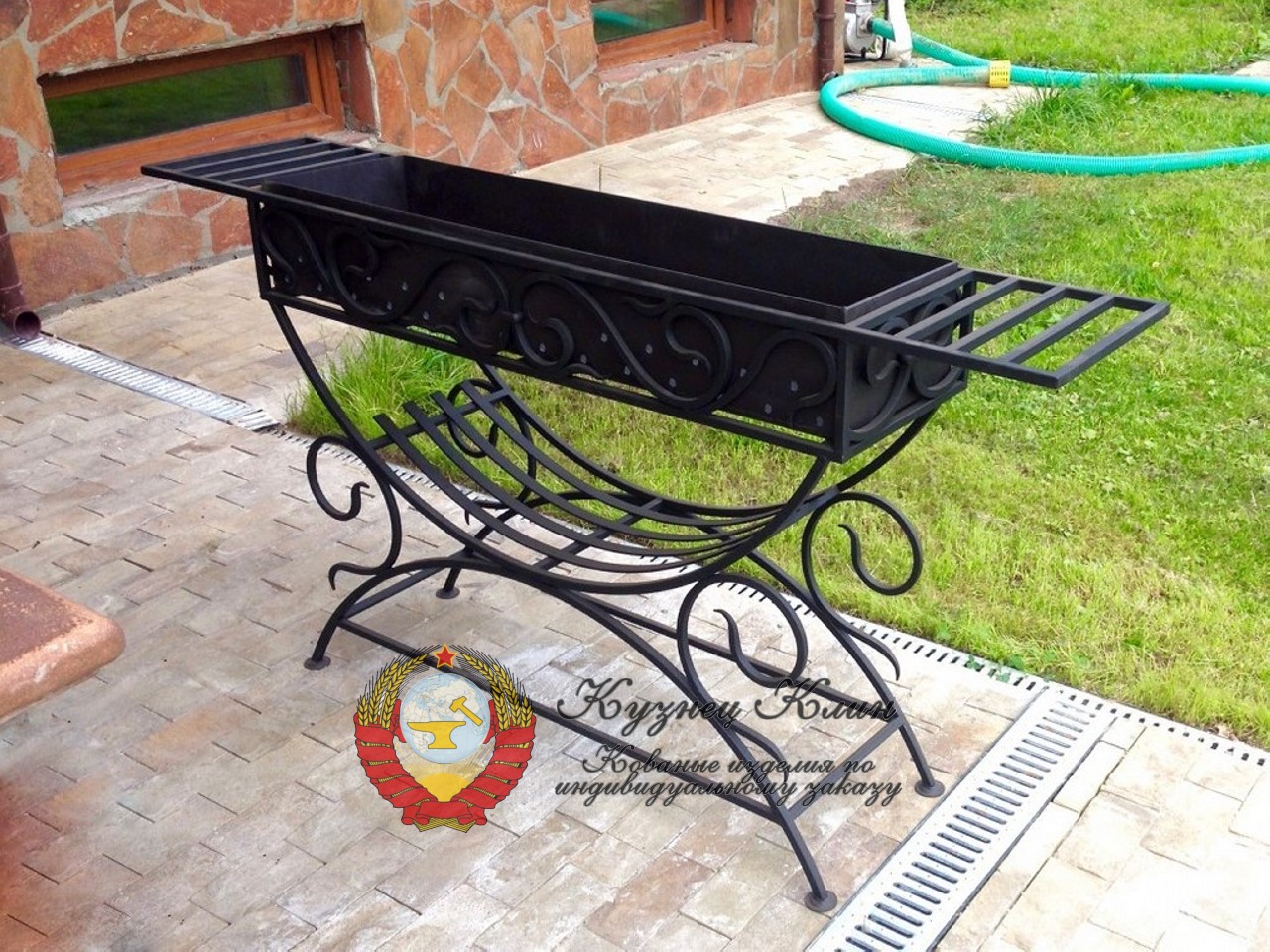 Мангал простой с решетками