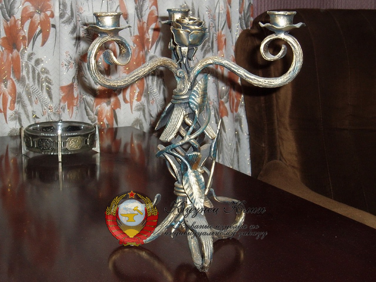 Подсвечник кованая роза чвета бронза