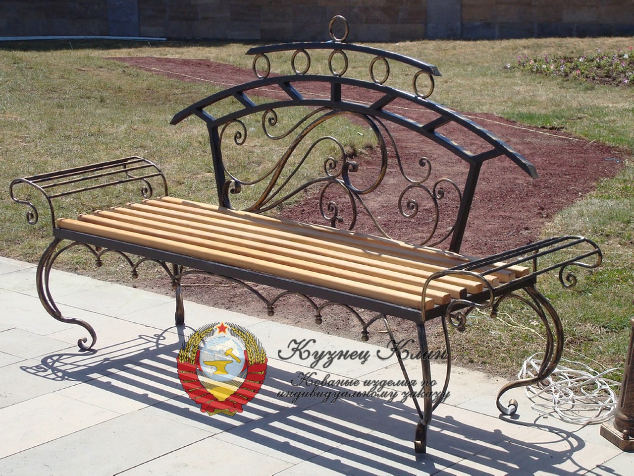 Кованая скамейка без спинки
