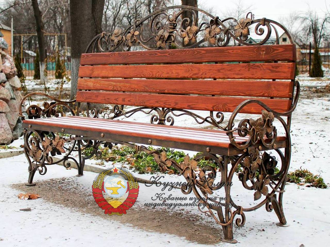 Кованая скамейка виноград