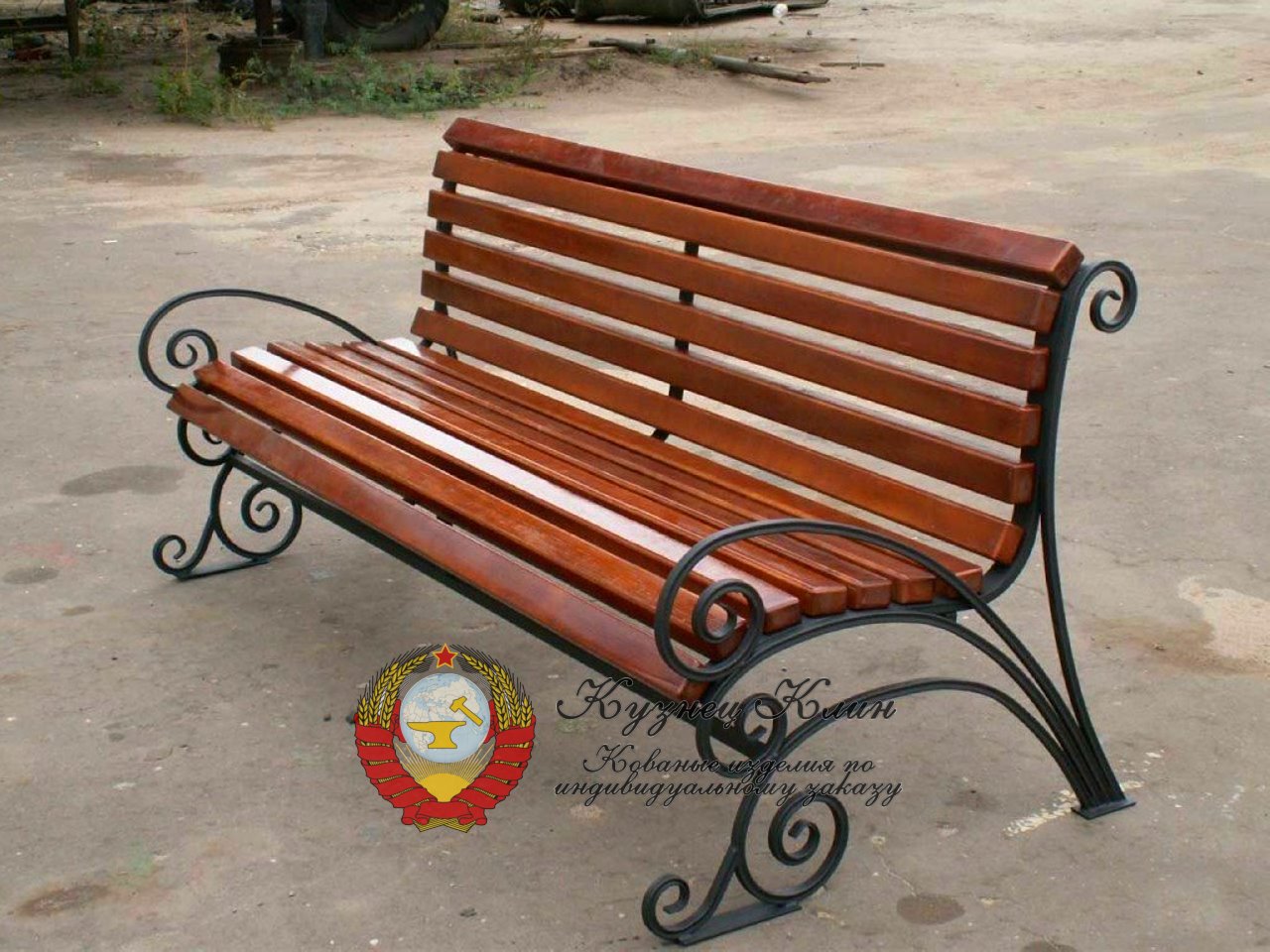 Кованая скамейка закругленная