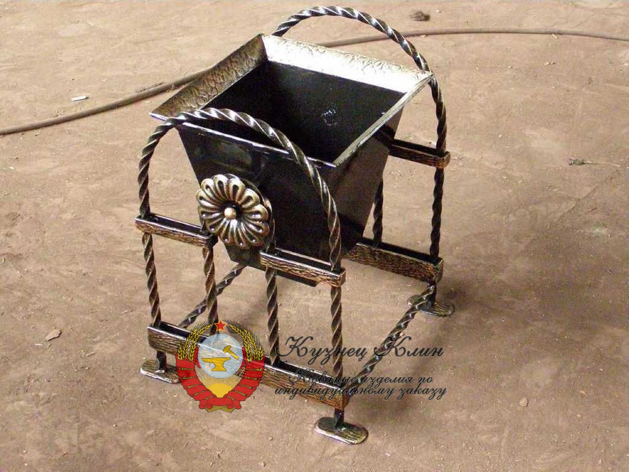 Кованая пепельница