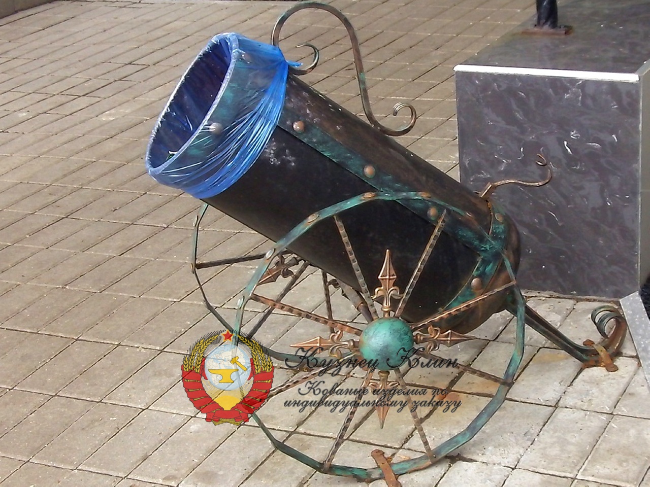 Кованая пушка урна