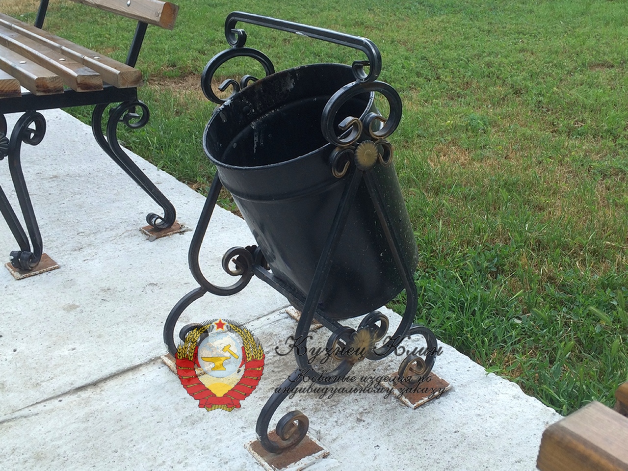 Кованая урна ведро