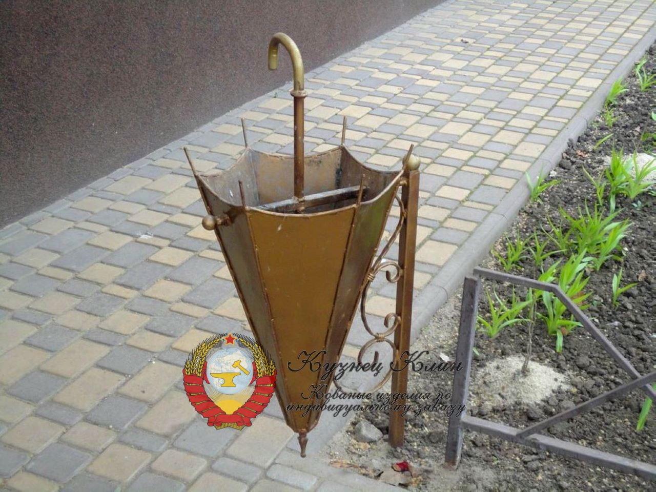 Кованая урна зонтик