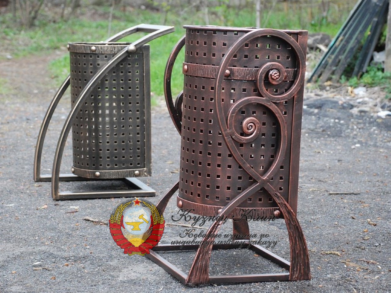 Кованая урна просеченная