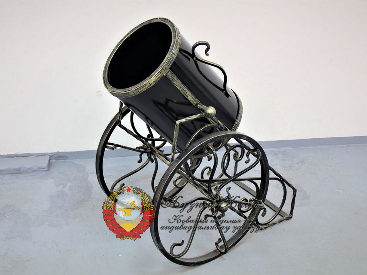 Кованая урна пушка