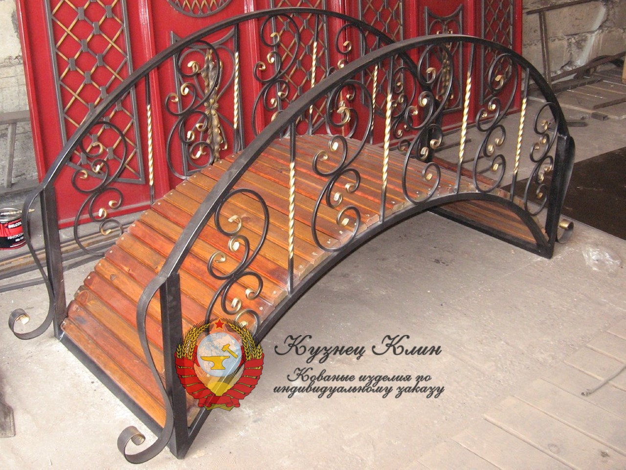 Кованый мостик низкий