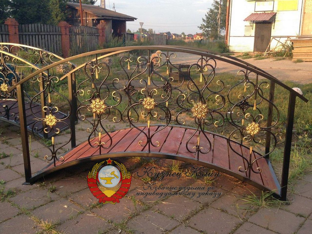 Кованый мостик с балясинами