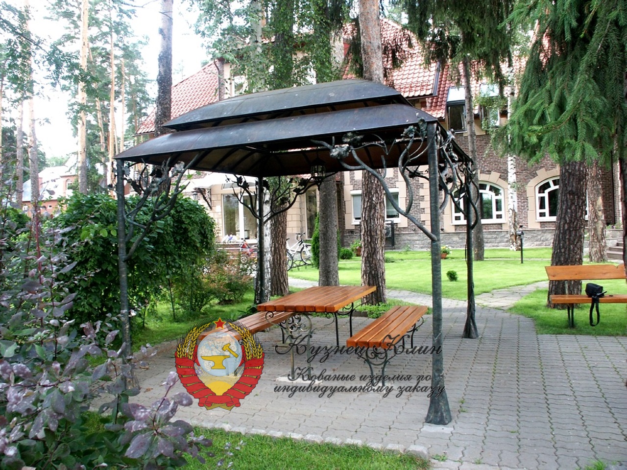 Кованая беседка для частного дома