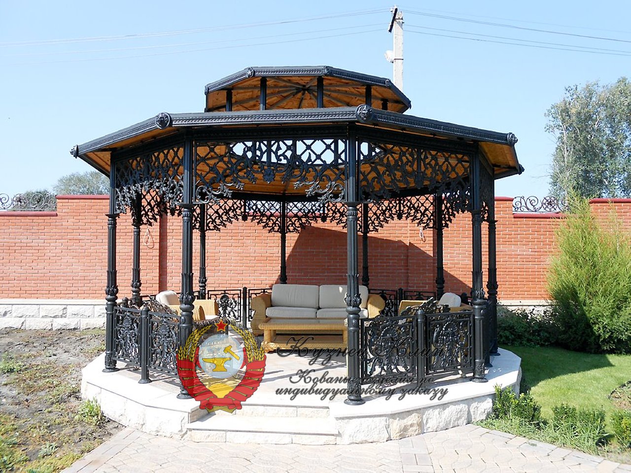 Кованая беседка с мебелью