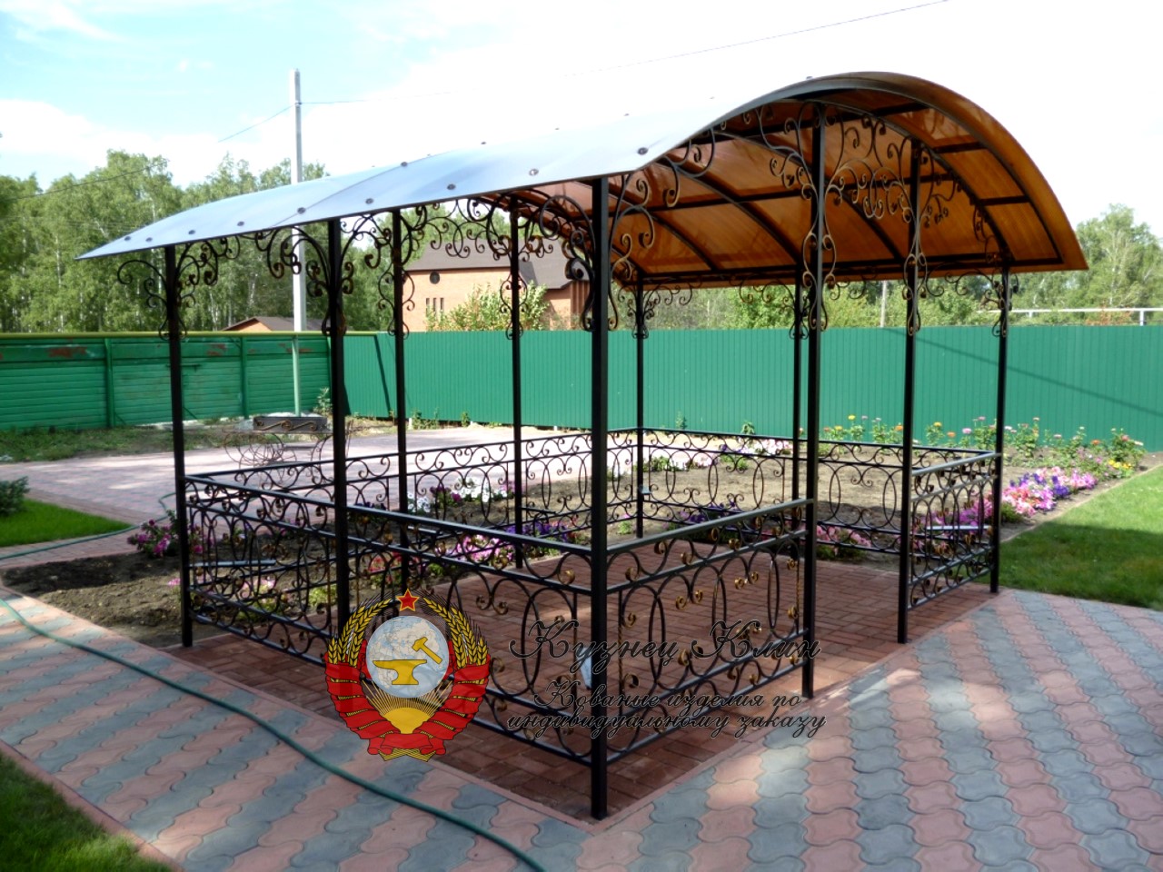 Кованая беседка-курилка