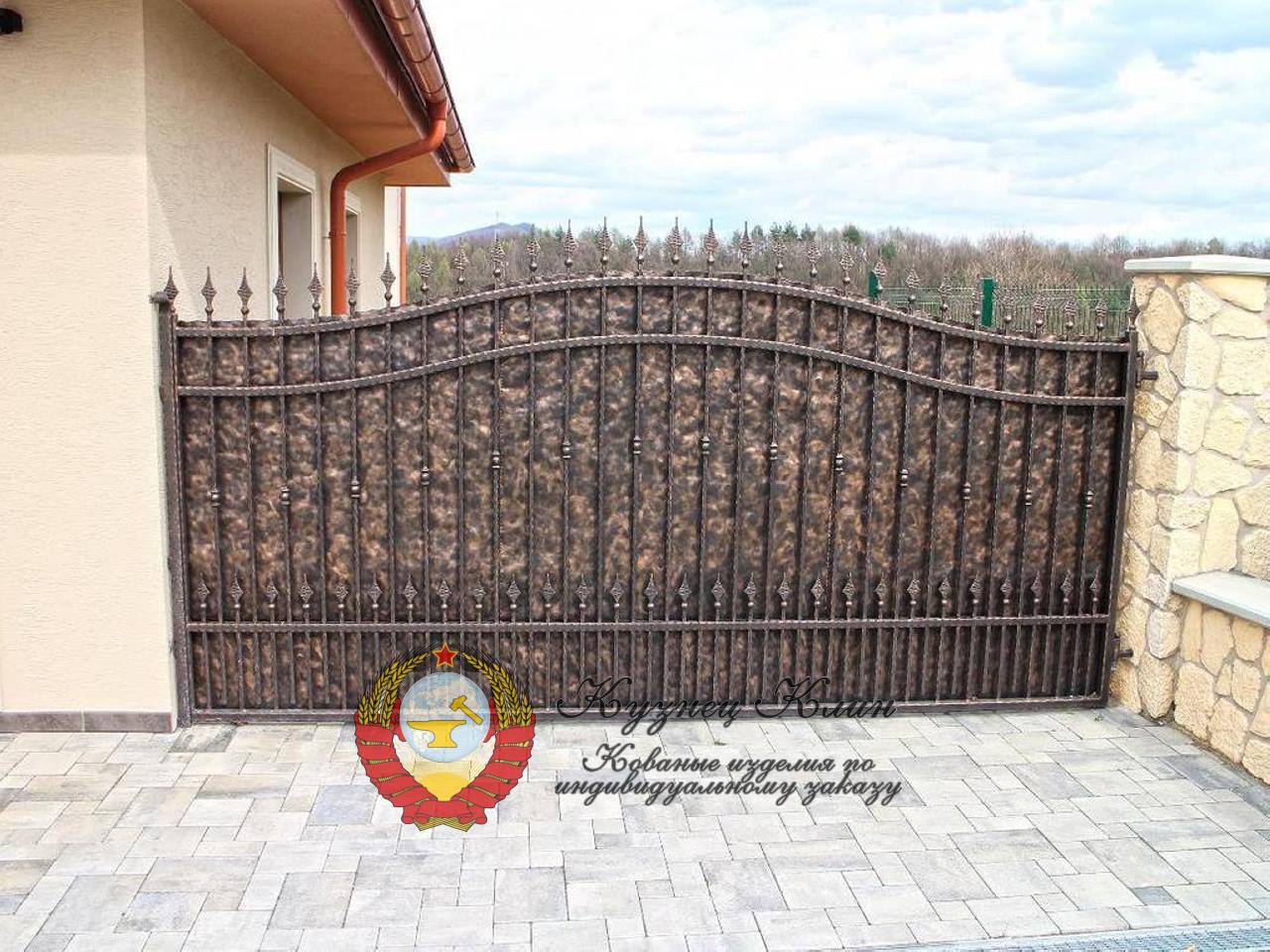 Кованые ворота откатные с профлистом