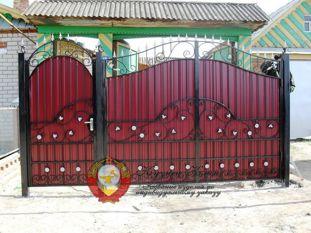 Кованые ворота простые с профлистом