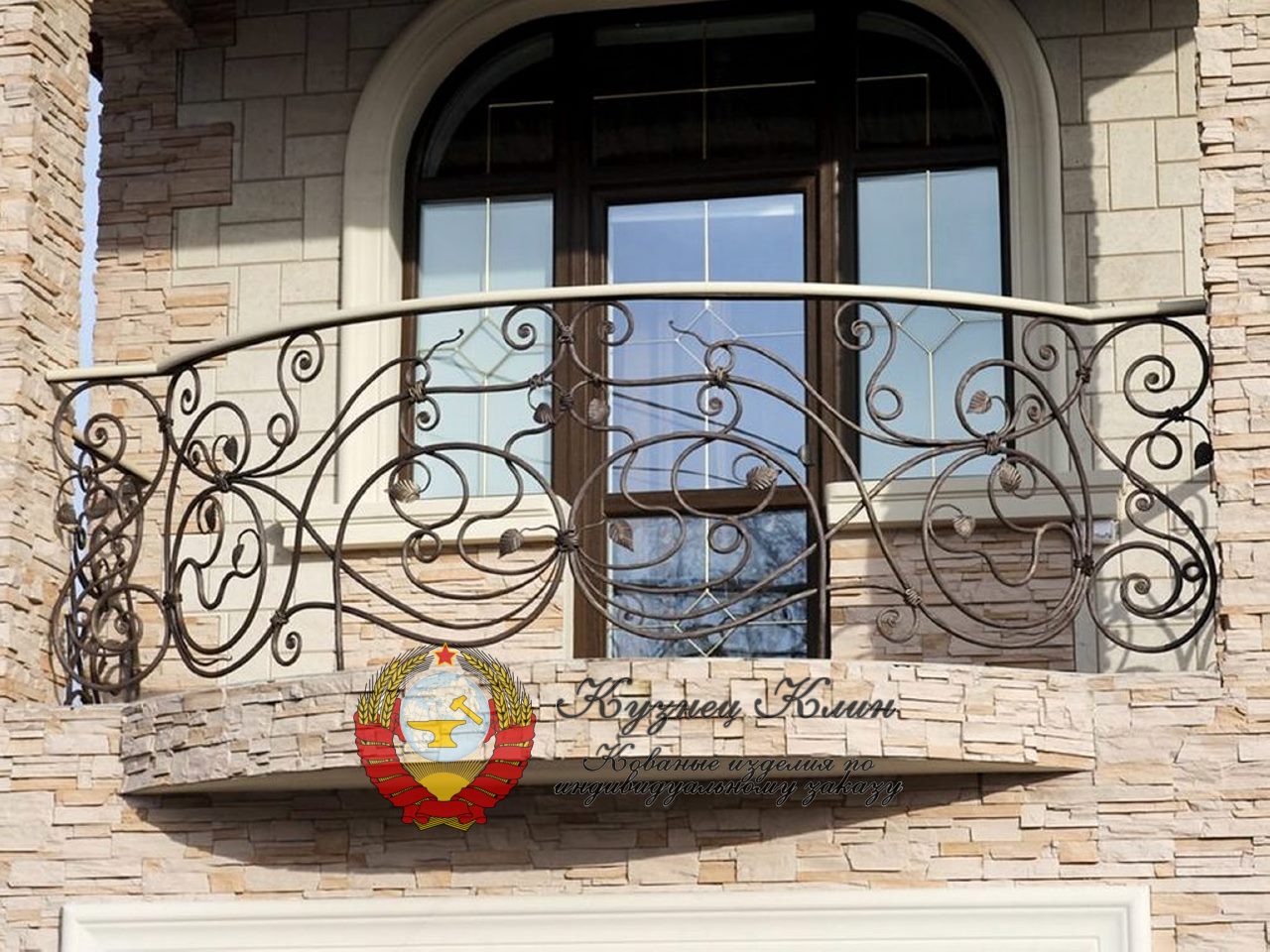 Кованый балкон в открытом виде