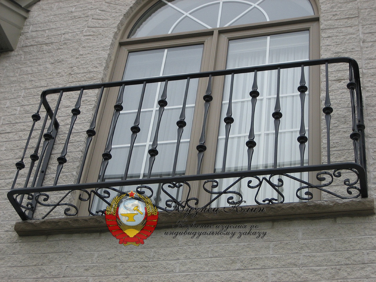 Кованый балкон декор