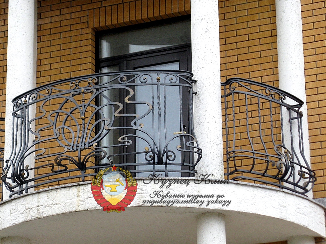 Кованый балкон наружний дутый