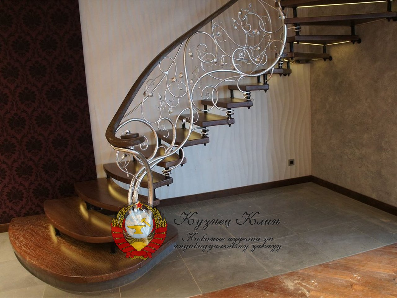 Кованая лестница дерево